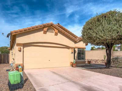 60594 E Blackcrest Loop