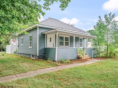 301 E Angel Ave