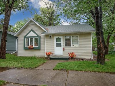 404 4th Ave NE