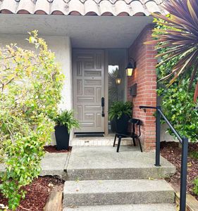 247 Casitas Bulevar