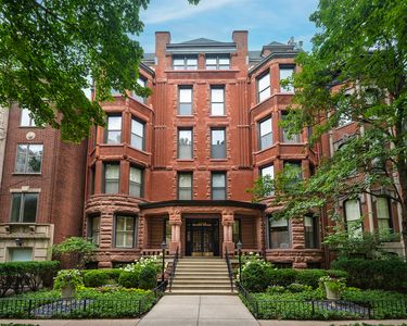 1510 N Dearborn Pkwy APT 102