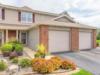 877 Flagstone Dr