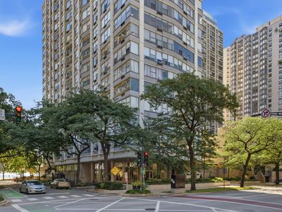 5757 N Sheridan Rd APT 19D