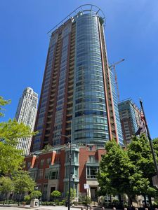 415 E North Water St APT 2701