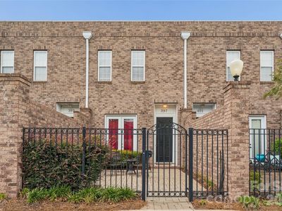 397 Dumbarton St