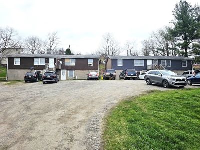 3 Oak Ln