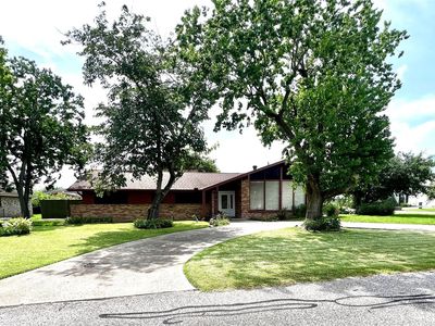 3802 Dolphin Ln