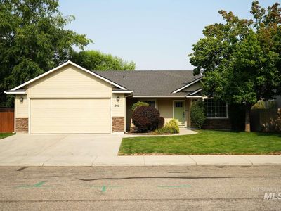907 S Sockeye Way