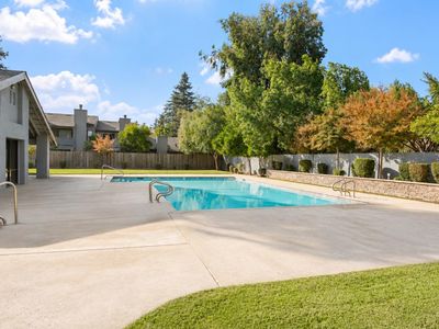 560 Pirinen Ln APT E