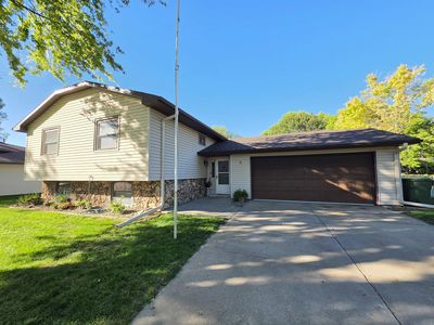 Property at 8 Maplewood Pl, Kearney, NE