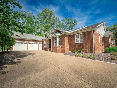 1166 Twin Lakes Ct
