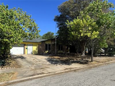 814 Crestview Dr