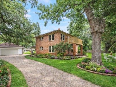 Property at 212 W Alabama St, Wharton, TX