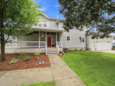 202 Maple St S