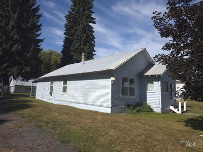 102 N 2nd St
