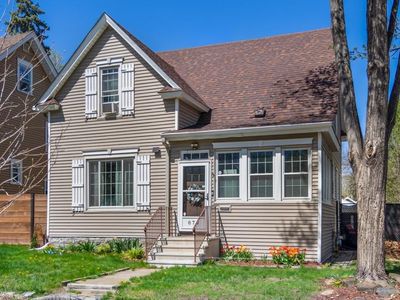 879 Charles Ave