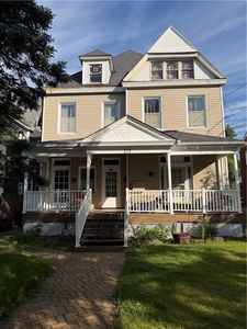323 Chestnut St