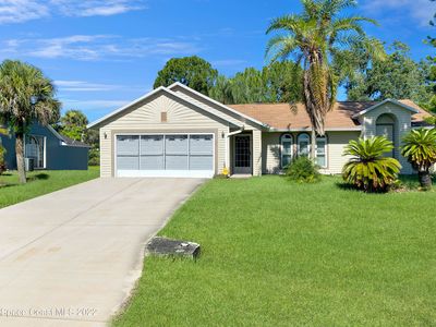 936 Black Coral Ave NW