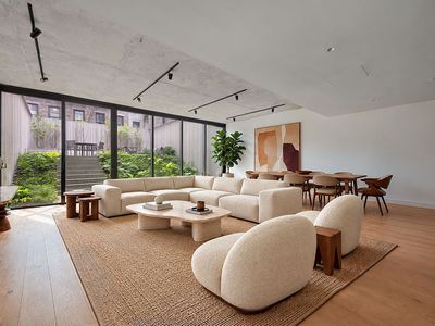 3 E 3rd St #2