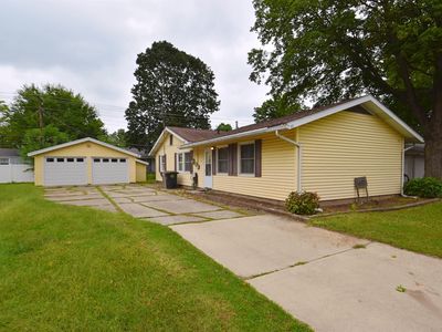 1127 Ebeling Dr
