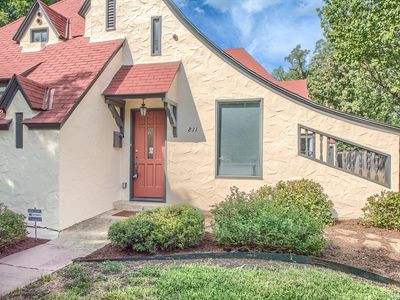 811 E MAGNOLIA AVE