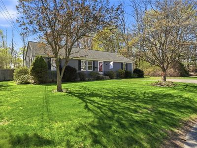 1 Roslyn Ave