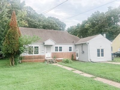 2710 Adams Ave