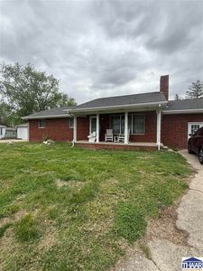 204 E Hawk Ln