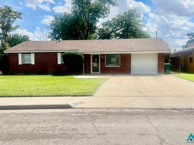 Property at 203 E Berry Dr, Hobbs, NM