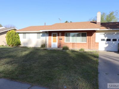 1372 Fairmont Dr