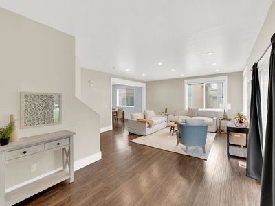 352 Bayside Dr