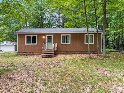 Property at 207 Dover Dr, Roscommon, MI