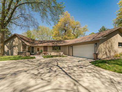 1805 Teton Ln NE