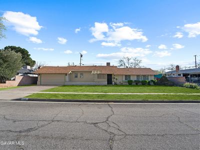 1112 E Avenue J4
