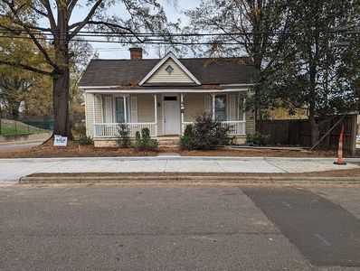 2212 Everett Ave