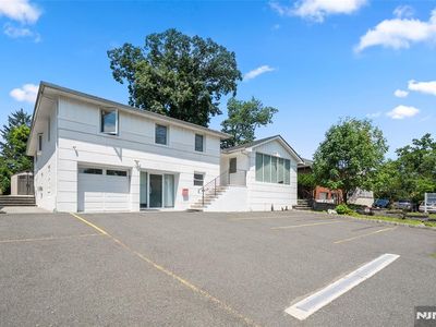 1095 Palisade Ave