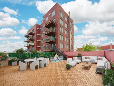 2570 E 17th St APT 3A