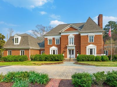 1025 Cedar Springs Rd