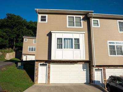 201 Pasture Ln