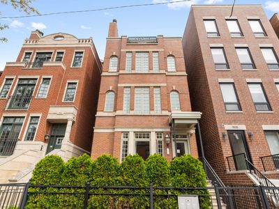 910 W Fullerton Ave #2