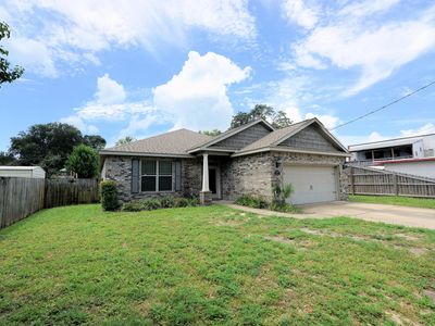 745 2nd Ave