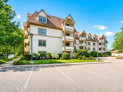 Property at 12 Russell Rd Unit 103, Wellesley, MA