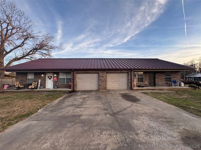 105 E Cedar Ave