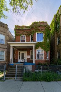4833 N Troy St