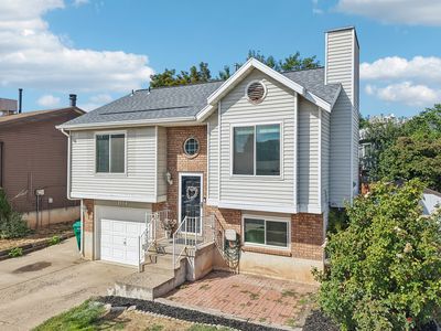 1114 W 2525 N