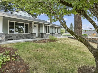 2013 NE Roberts Ct