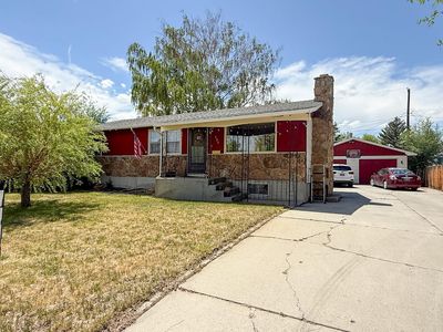 906 Eastview Dr