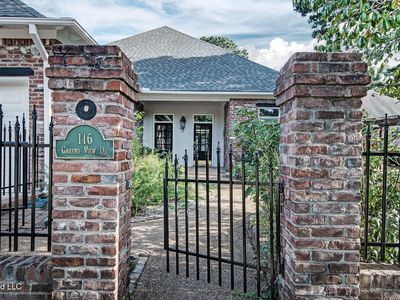 116 Greens View Dr