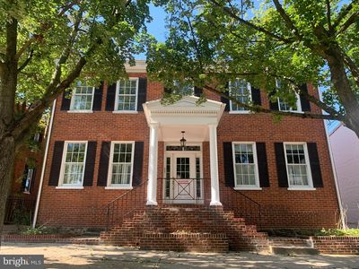 162 E Main St