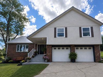 1112 Village Way